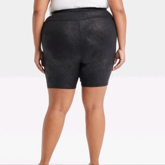 Ava & Viv Black Plus Size High-Waisted Bike Shorts | Size 4X| NWT - Picture 2 of 4